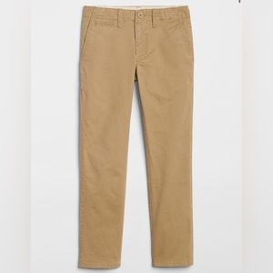 Boy’s Gap Kids NWT uniform flat front chino pants. Size 16 Husky.